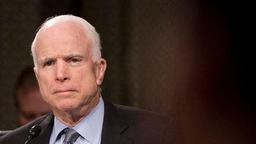 La despedida de McCain: "Debilitamos nuestra grandeza cuando nos escondemos detrás de los muros"