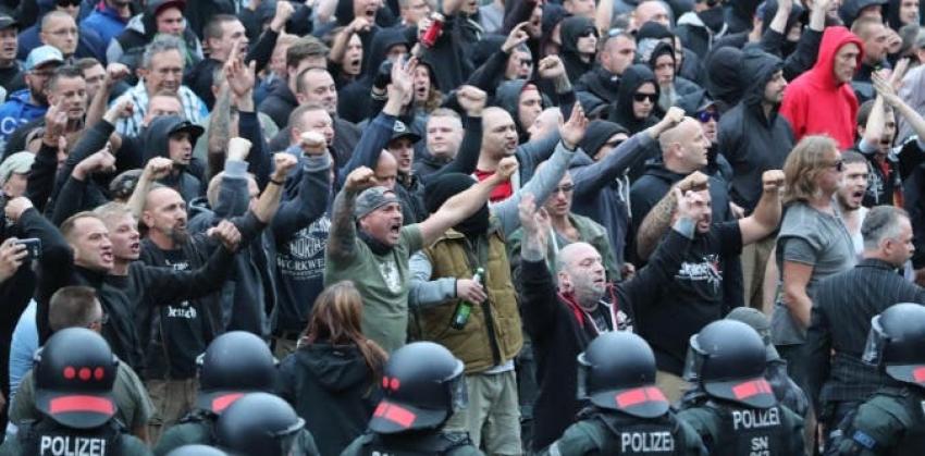 Alemania: Policía investiga a diez personas por saludo nazi en marcha en Chemnitz