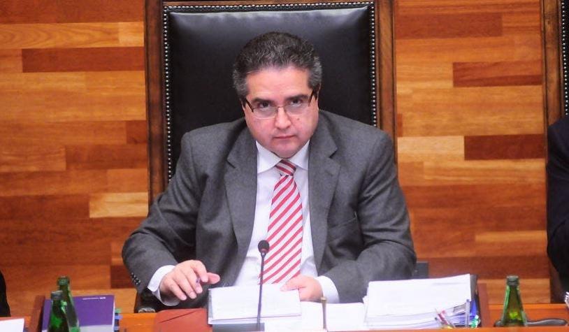 Ex presidente del TC renuncia a facultad de Derecho de Universidad de Chile tras denuncias de acoso