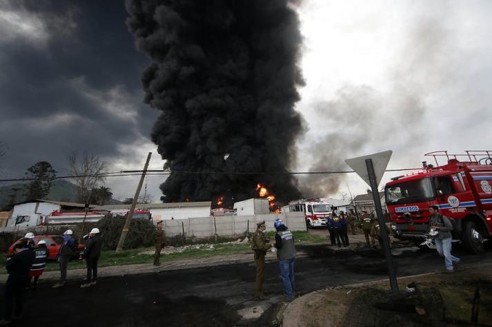 [FOTOS Y VIDEOS] La gigantesca columna de humo que genera el incendio en Maipú