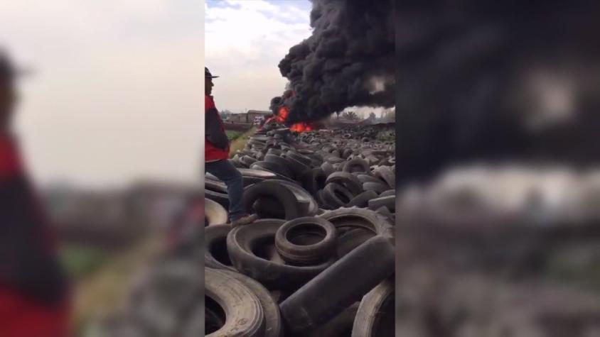 [VIDEO] Gigantesco incendio de 3 mil neumáticos