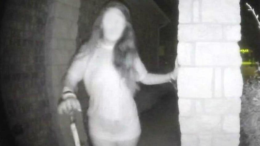 Encuentran a la misteriosa mujer captada por cámaras seguridad en Texas pidiendo ayuda y con esposas