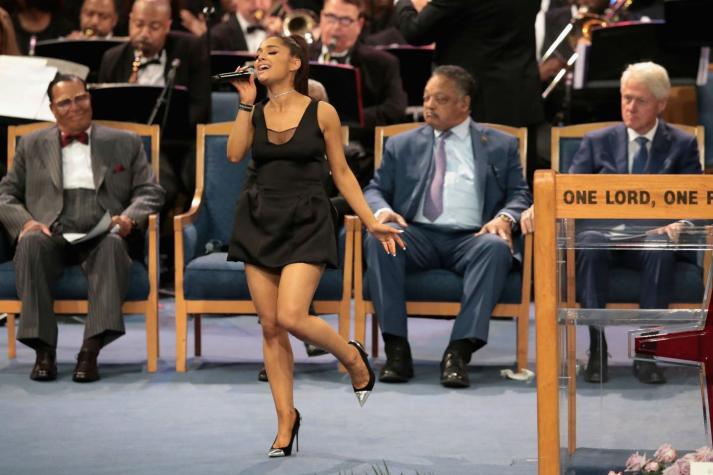 [VIDEO] Ariana Grande emociona interpretando "A natural woman" en funeral de Aretha Franklin