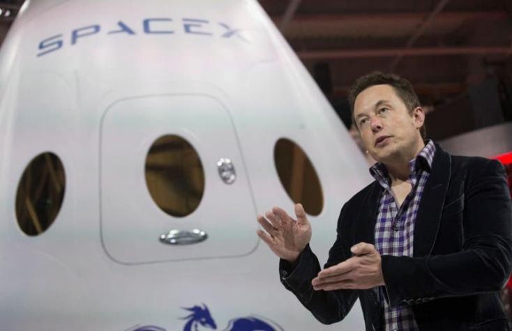 El misterioso pasajero que empresa de Elon Musk reclutó para viajar alrededor de la luna
