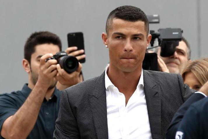 [VIDEO] El incómodo momento que vivió Cristiano Ronaldo en su llegada a Parma