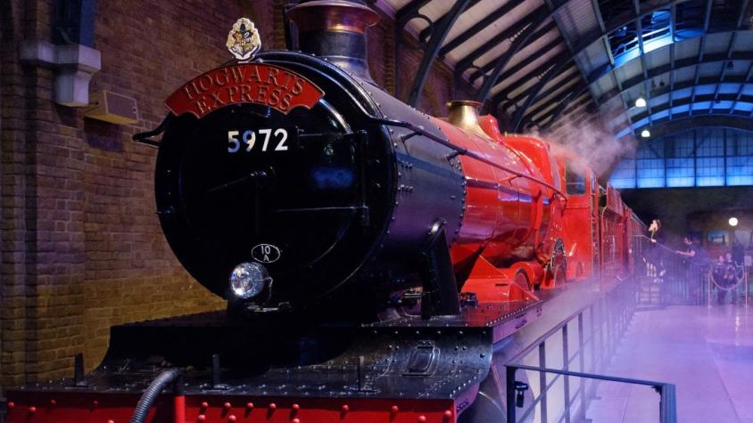 El "rescate" del Expreso de Hogwarts: el tren de Harry Potter pasó del depósito de chatarra al cine