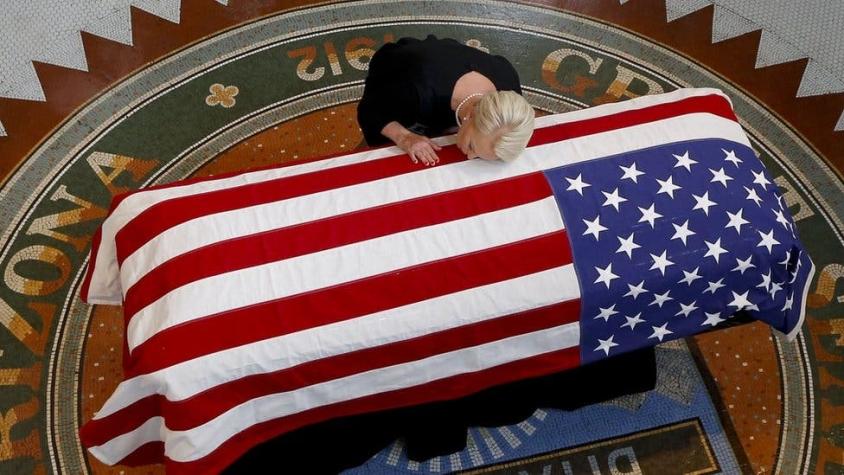 La "última indirecta" de John McCain a Trump y Putin durante el funeral del senador de Arizona
