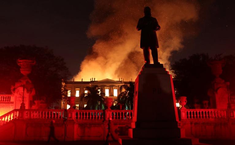 Incendio afecta al Museo Nacional de Rio, uno de los más antiguos de Brasil