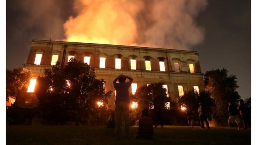 Las impresionantes imágenes de las llamas consumiendo el Museo Nacional de Brasil en Río