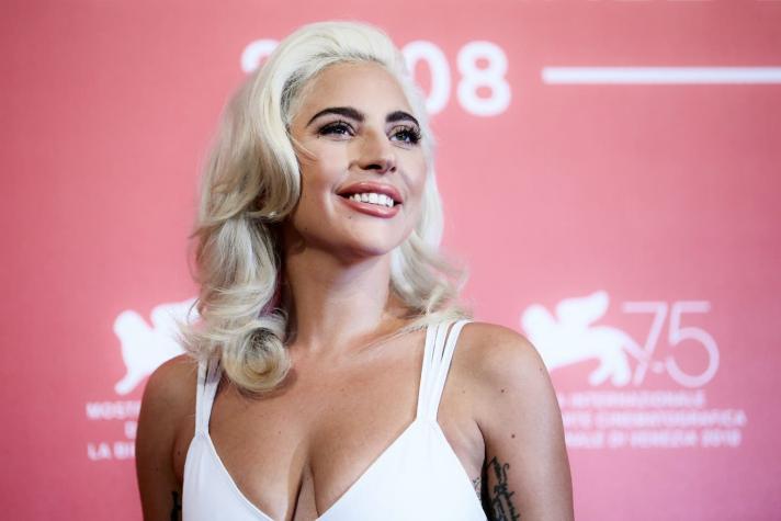 La singular placa que el festival de Venecia le puso a Lady Gaga para hablar de su nueva película