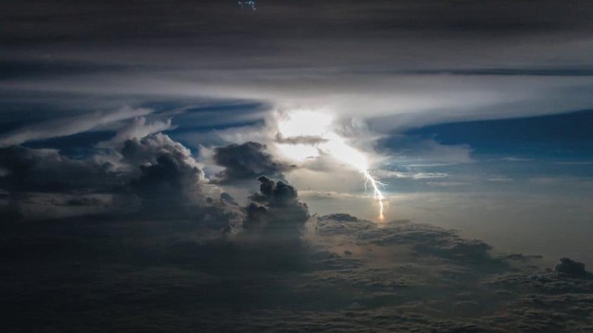 Las imponentes fotos de tormentas tomadas desde un avión por el piloto ecuatoriano Santiago Borja