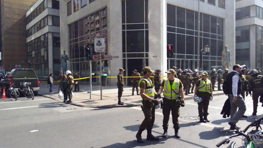 [VIDEO] Desalojan juzgados civiles de Santiago tras aviso de bomba