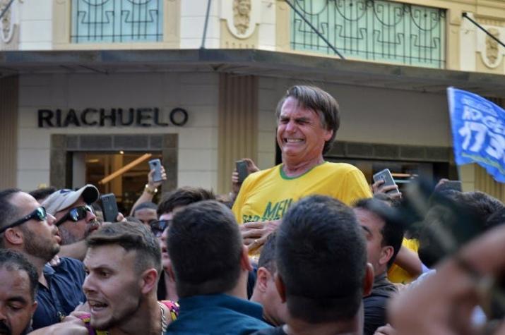 [VIDEO] Denuncian que candidato presidencial en Brasil fue apuñalado durante acto de campaña