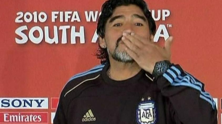 [VIDEO]  Los tropiezos de Maradona como DT