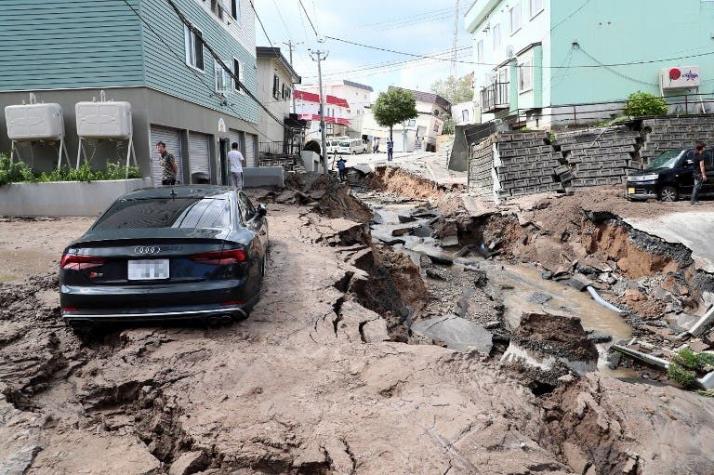 Aumentan a 44 los fallecidos tras sismo en Japón