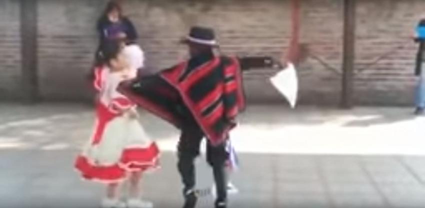[VIDEO] Niño haitiano se lució bailando cueca y ganó torneo escolar