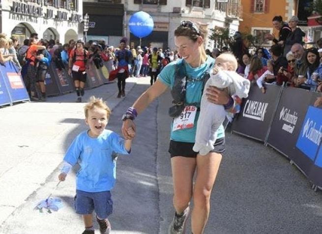 La increíble historia de una atleta que amamantó a su hijo durante una maratón de 172 kilómetros