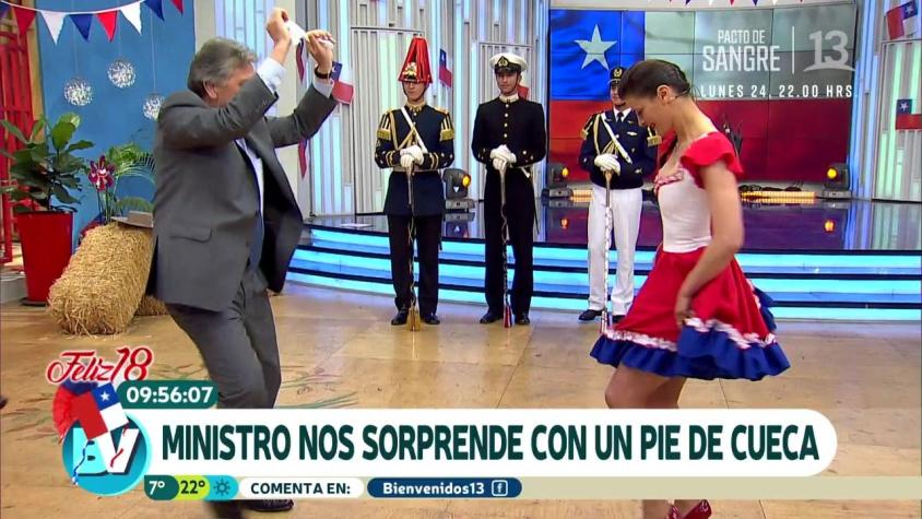 [VIDEO] Tonka se luce con picarona cueca junto al ministro de Defensa Alberto Espina