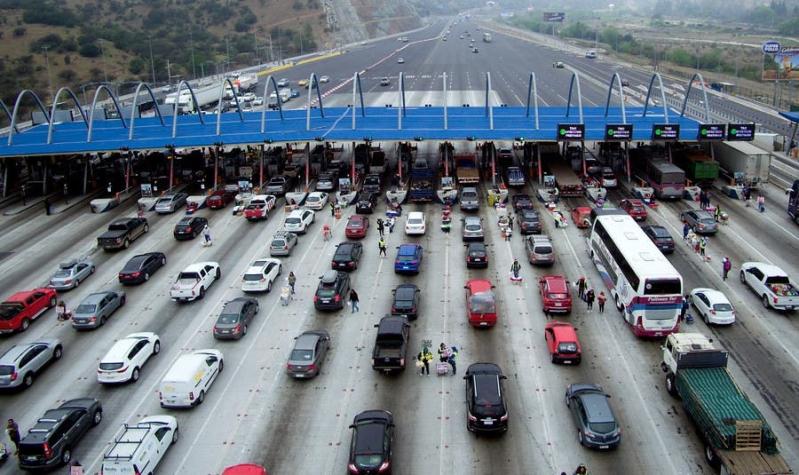 Peaje Angostura: Usuarios reportan alta congestión vehicular y desmienten levantamiento de barreras