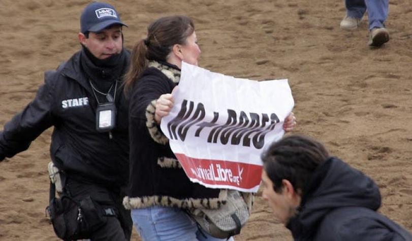 Protesta contra el rodeo en el Parque Padre Hurtado terminó con 23 personas detenidas