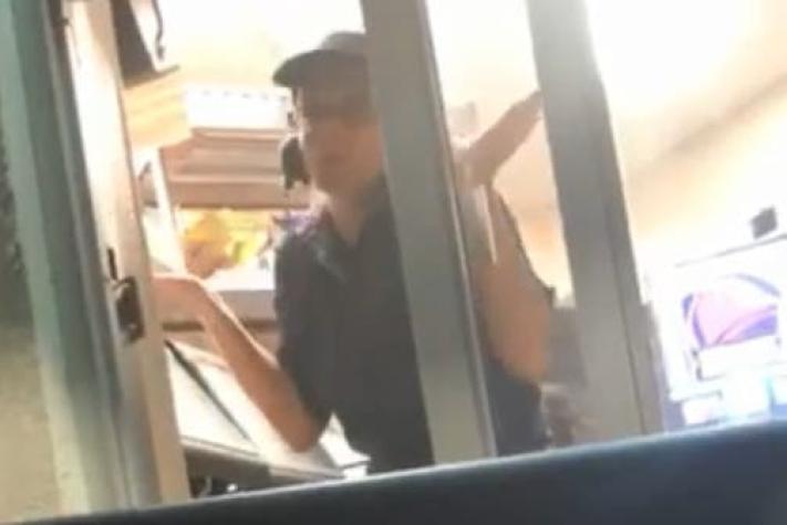 [VIDEO] Empleada hispana de cadena de comida rápida se negó a atender cliente por hablar inglés