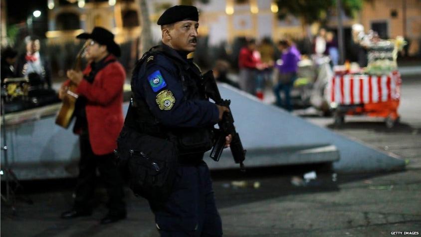México: hombres vestidos de mariachi matan a tres personas en la turística Plaza Garibaldi