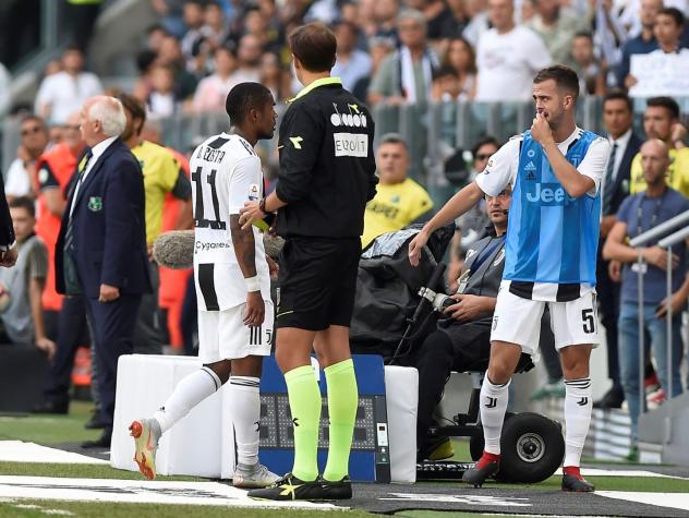 Jugador de la Juventus escupió en la cara a su rival y arriesga dura sanción