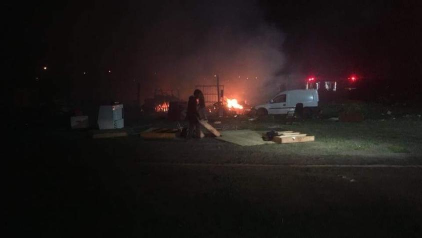 Dos menores fallecieron en incendio que afectó un campamento en Maipú