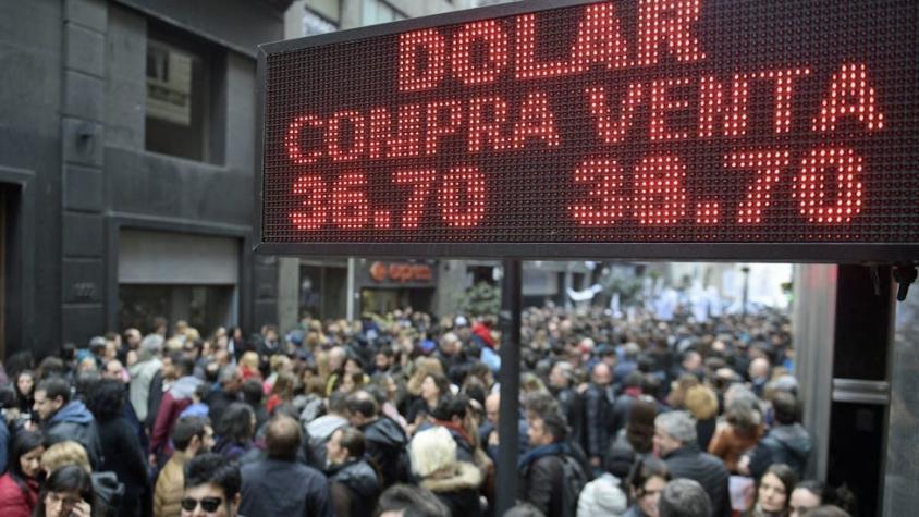 ¿Por qué los argentinos están obsesionados con el dólar?
