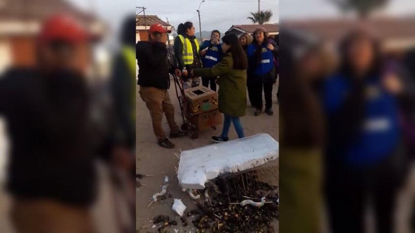[VIDEO] El solidario gesto hacia un comerciante que dio vuelta su mercadería en La Pampilla