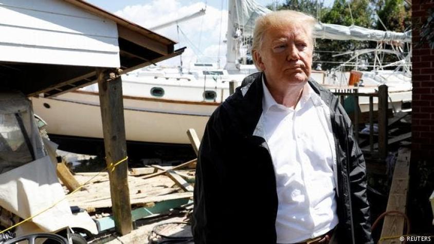 Trump visita zonas arrasadas por Florence y promete ayuda
