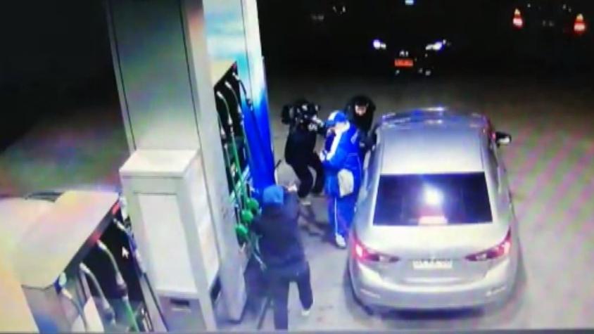 [VIDEO] Equipo de Tele13 grabó violento asalto a bencinera