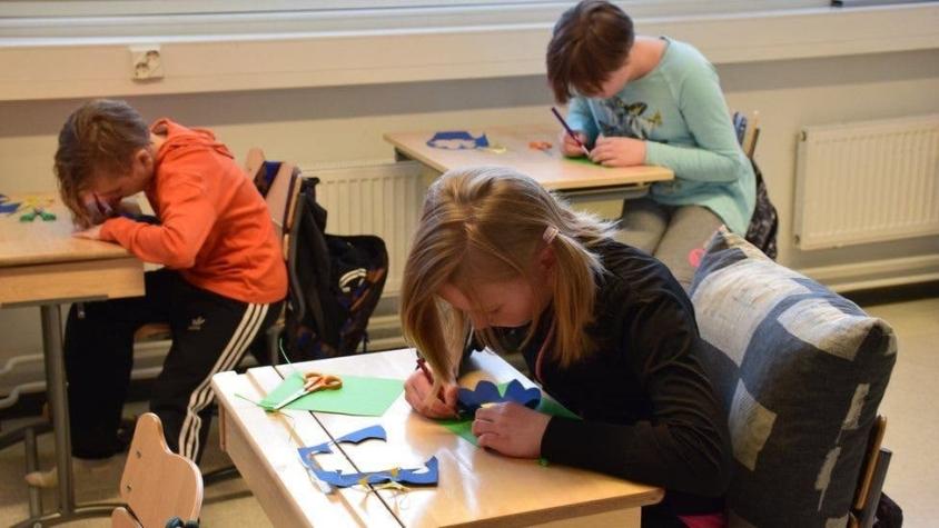 Cómo la igualdad de oportunidades para ricos y pobres convirtió a Finlandia en referente educacional