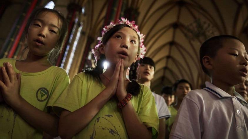 El histórico acuerdo entre China y el Vaticano que algunos sacerdotes consideran una "traición"