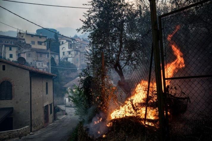 [FOTOS] Cientos de personas fueron evacuados por incendio en la Toscana italiana