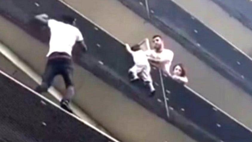 Caso "Hombre Araña" de París: sentencian al padre del niño que acabó colgando de un balcón