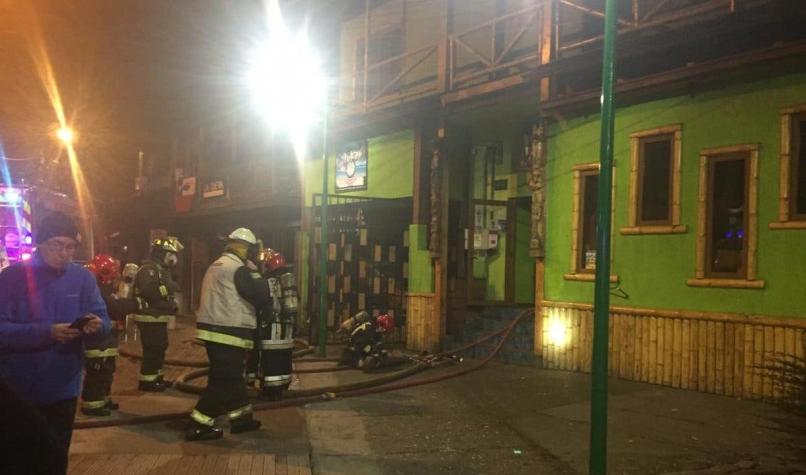Incendio afecta a local del Barrio Esmeralda en Valdivia