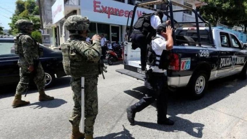 México: desarman e investigan a toda la policía de Acapulco por supuestos vínculos con narcotráfico