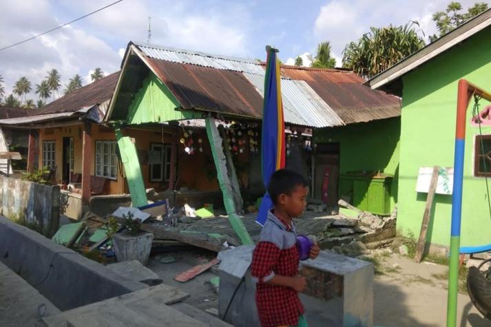 Terremoto 7,5 Richter sacude Indonesia y SHOA descarta tsunami en Chile