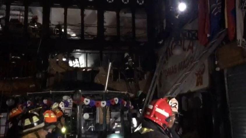 [VIDEO] Incendio afecta el interior del Mercado Central de Santiago