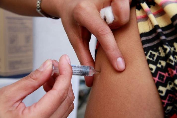 Reportan falta de vacunas contra la fiebre amarilla lo que afectaría viajes de chilenos a Brasil