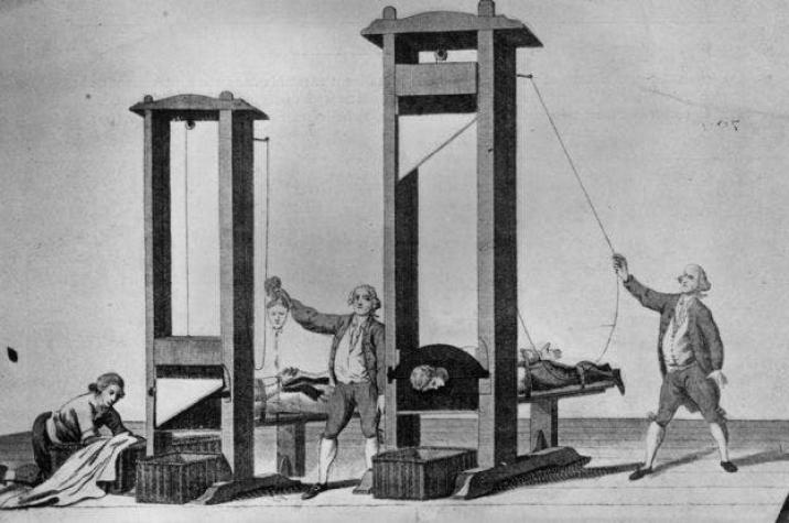 [FOTOS] El misterio de la guillotina que apareció en una azotea de Nueva York