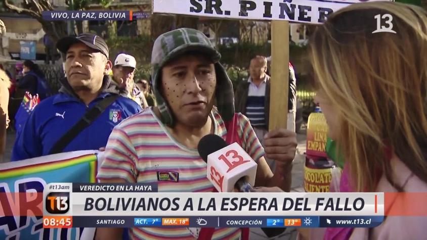 [VIDEO] Funcionario público de Bolivia se vistió de "El Chavo" para esperar el fallo