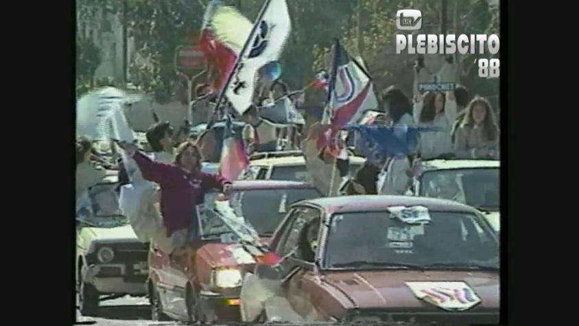 [VIDEO] Comando del 'SÍ' realiza caravana por las calles de Santiago