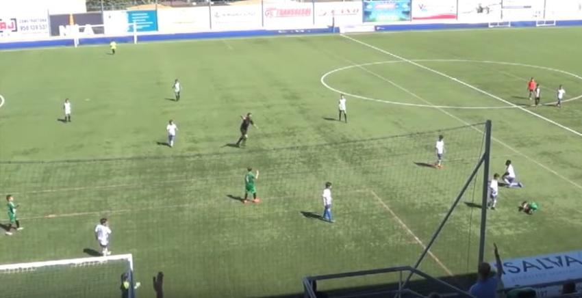 [VIDEO] Indignación en España por espeluznante lesión de niño de 9 años en el fútbol infantil