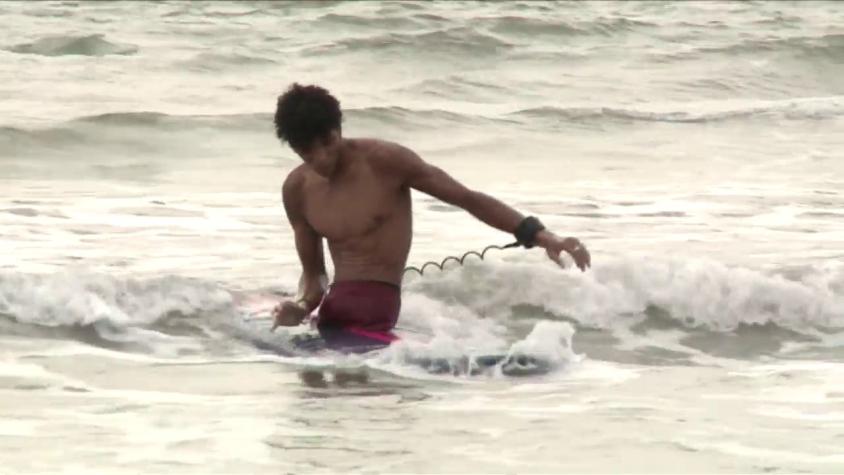 [VIDEO] La conmovedora historia del surfista y rapero sin piernas que escapó de Venezuela