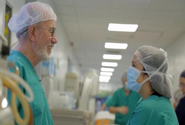 [VIDEO] #LaBuenaNoticia: El maestro de la cirugía chilena