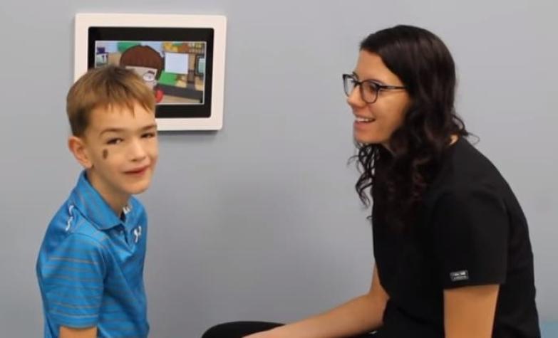 [VIDEO] Niño de 6 años habla por primera vez tras un procedimiento dental que demoró 10 segundos