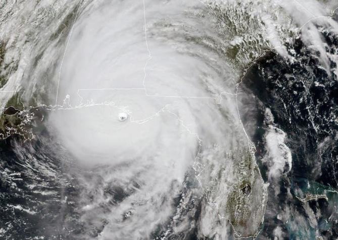 [VIDEO] Así se ve desde el espacio: Satélite captura impactantes imágenes del huracán Michael