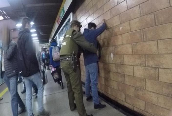 [VIDEO] 210 carabineros reforzarán la seguridad en el Metro